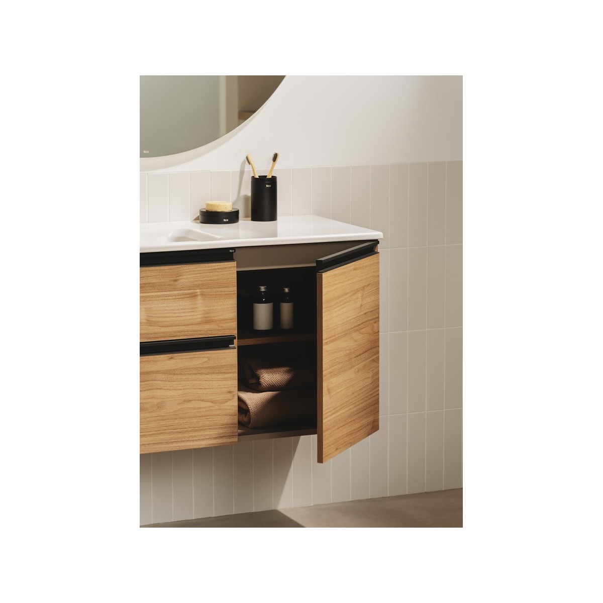 The gap unik 2t+1p lavabo mural asym gche 1000 mm noyer/poignées noires - ROCA A851968517 